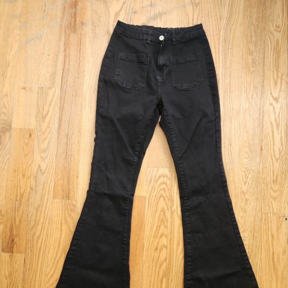 Black Denim With a Bit of Stretch Flared Jeans Size Medium